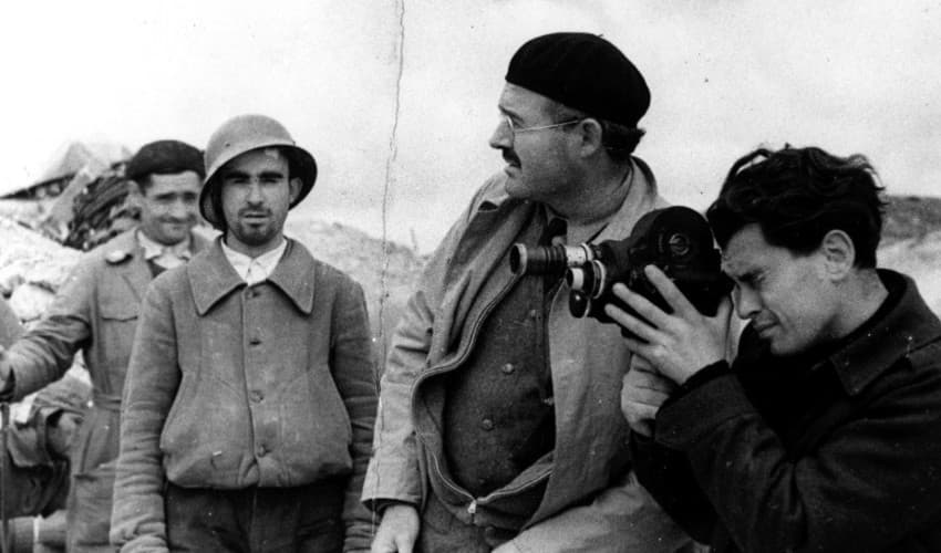 Хемингуэй и Ирвенс в Испании, 1937 год.